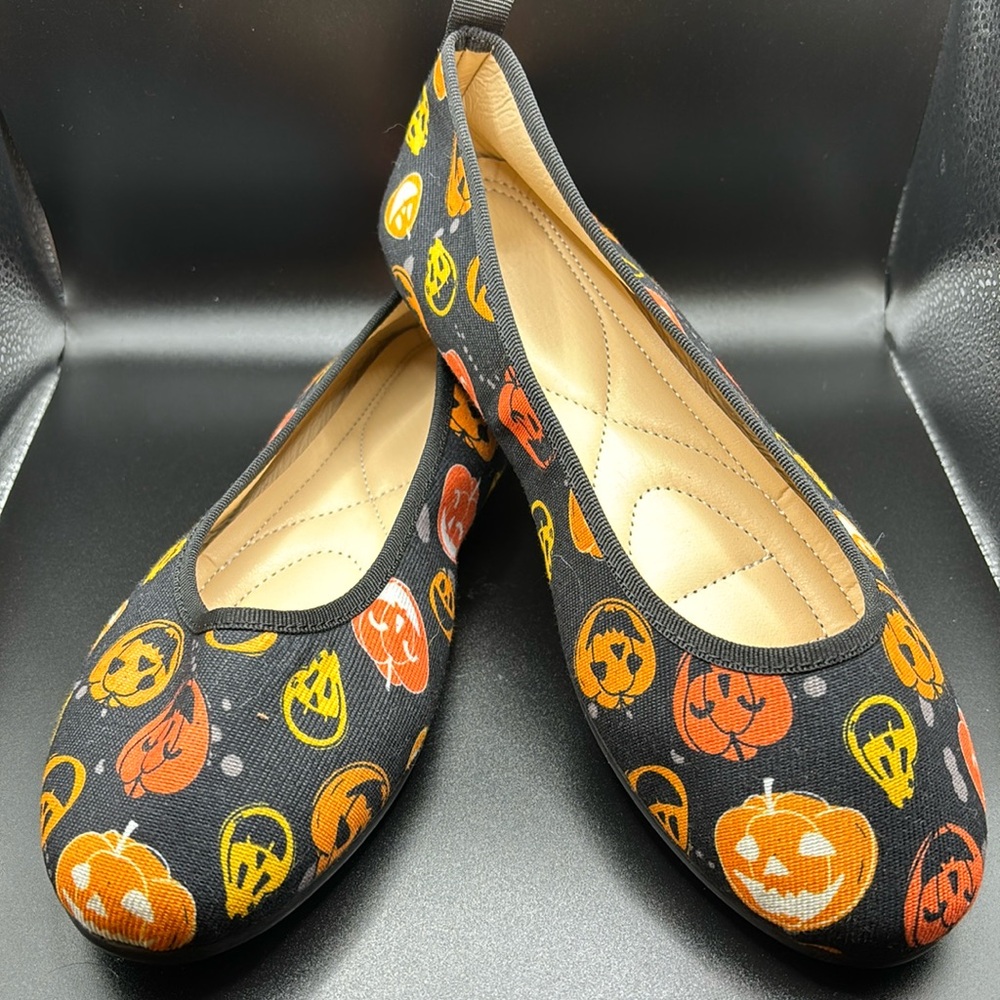 Halloween motif slip on shoes.